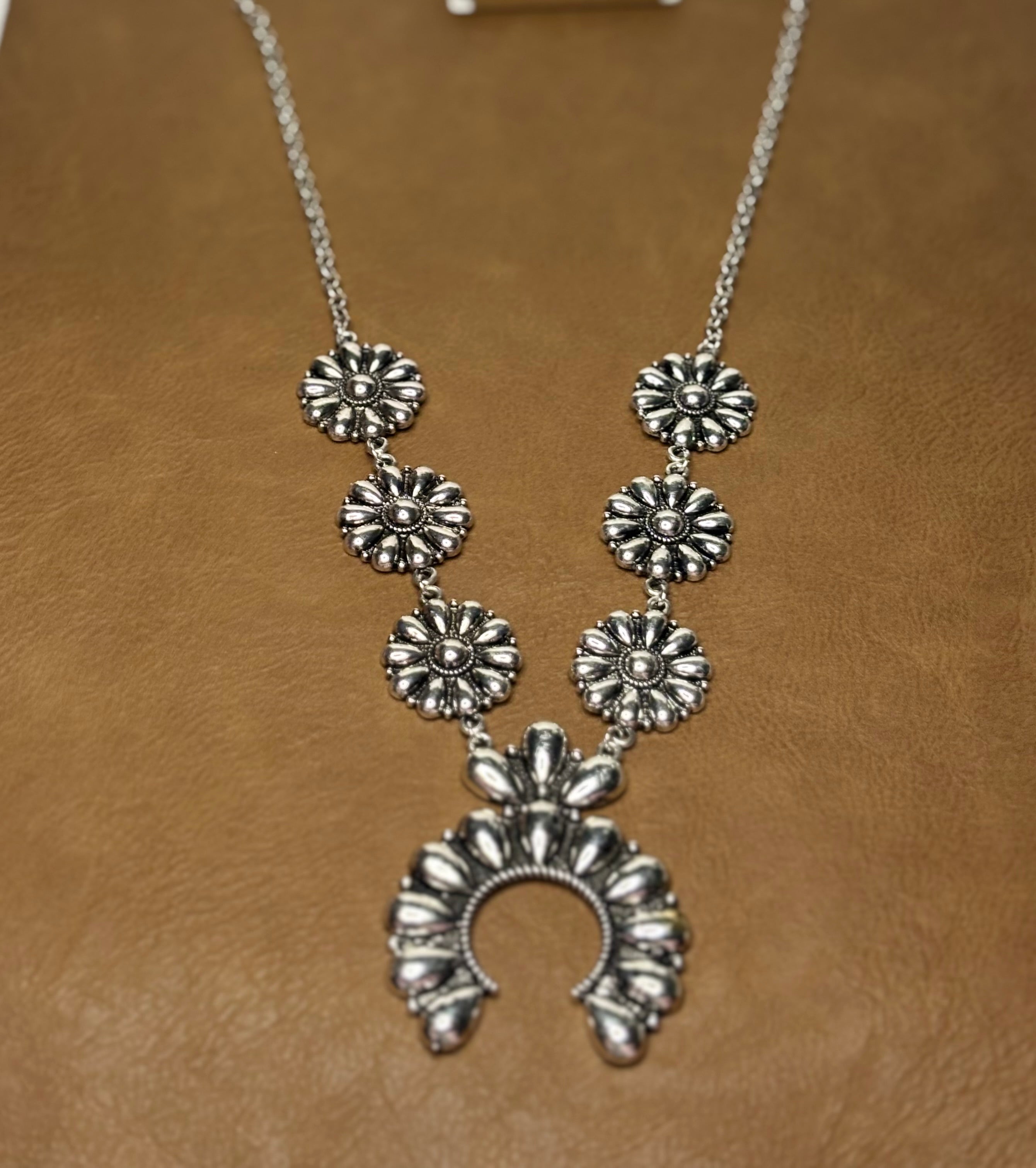 Large Silver Western necklace ￼