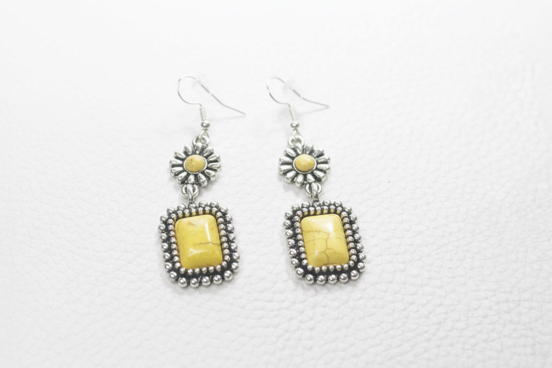 Tulip yellow earrings