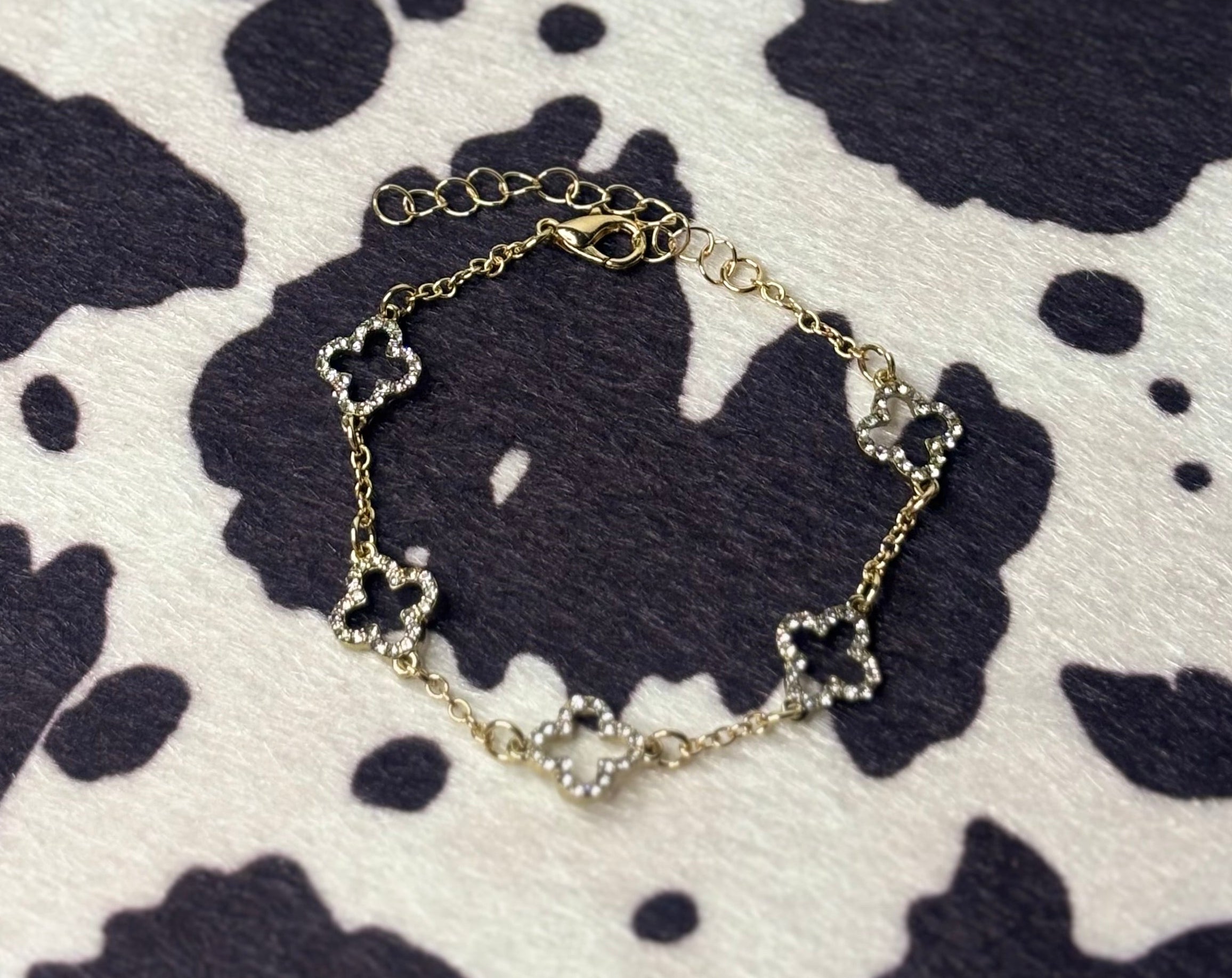 Gold clover bracelet