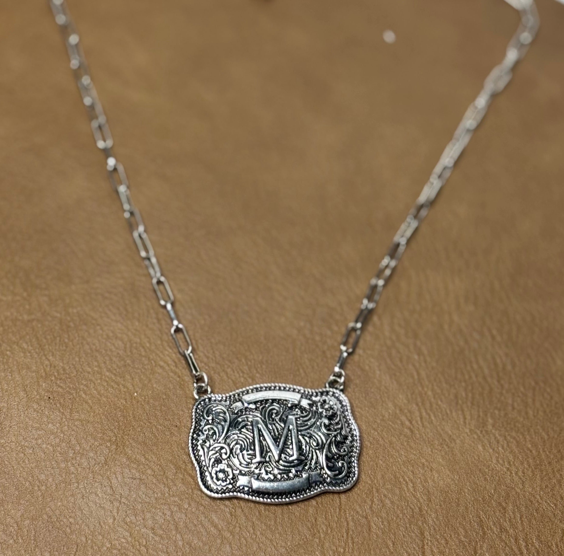 Silver buckle M necklace ￼