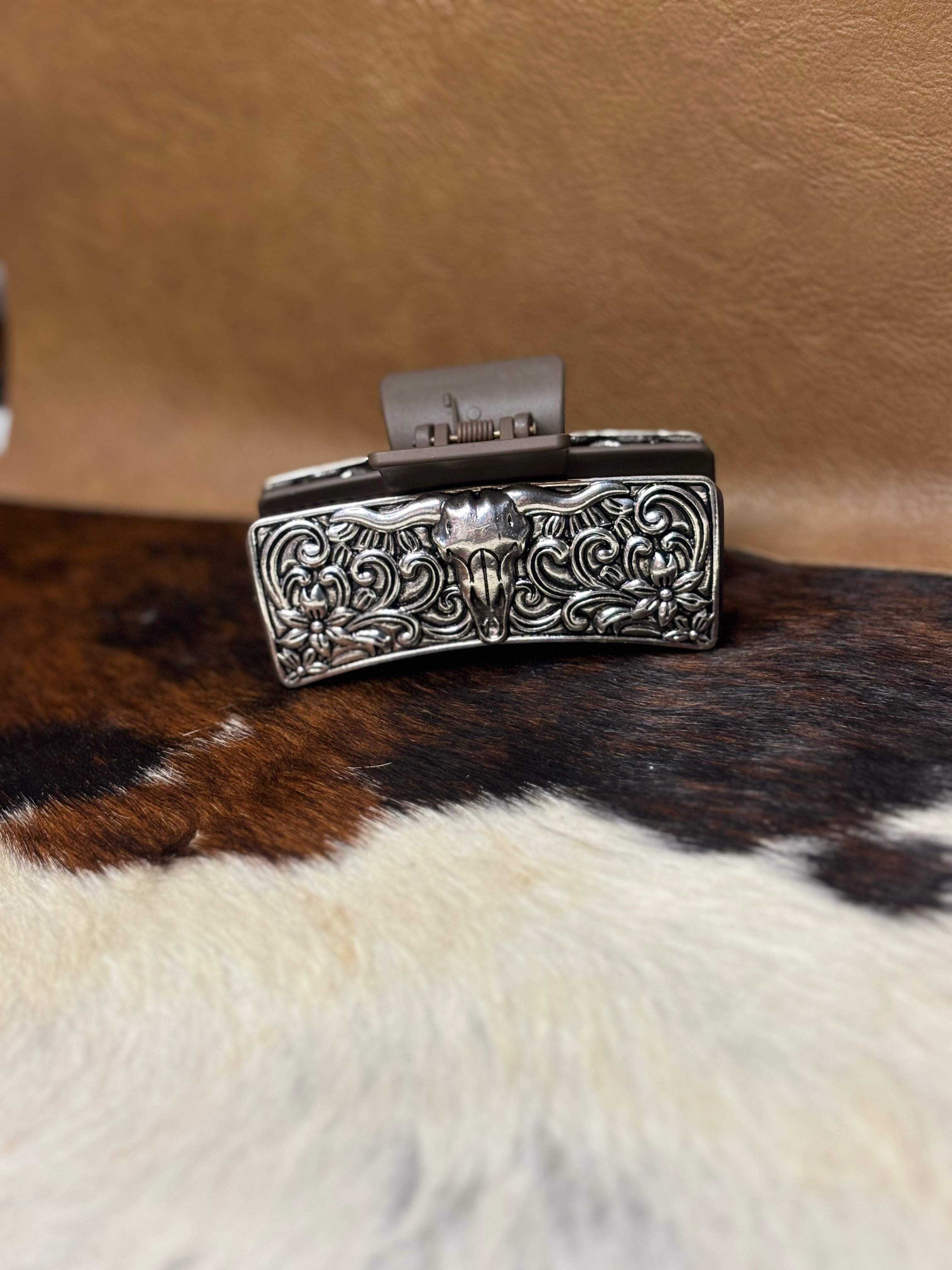 Silver longhorn, brown hair clip￼