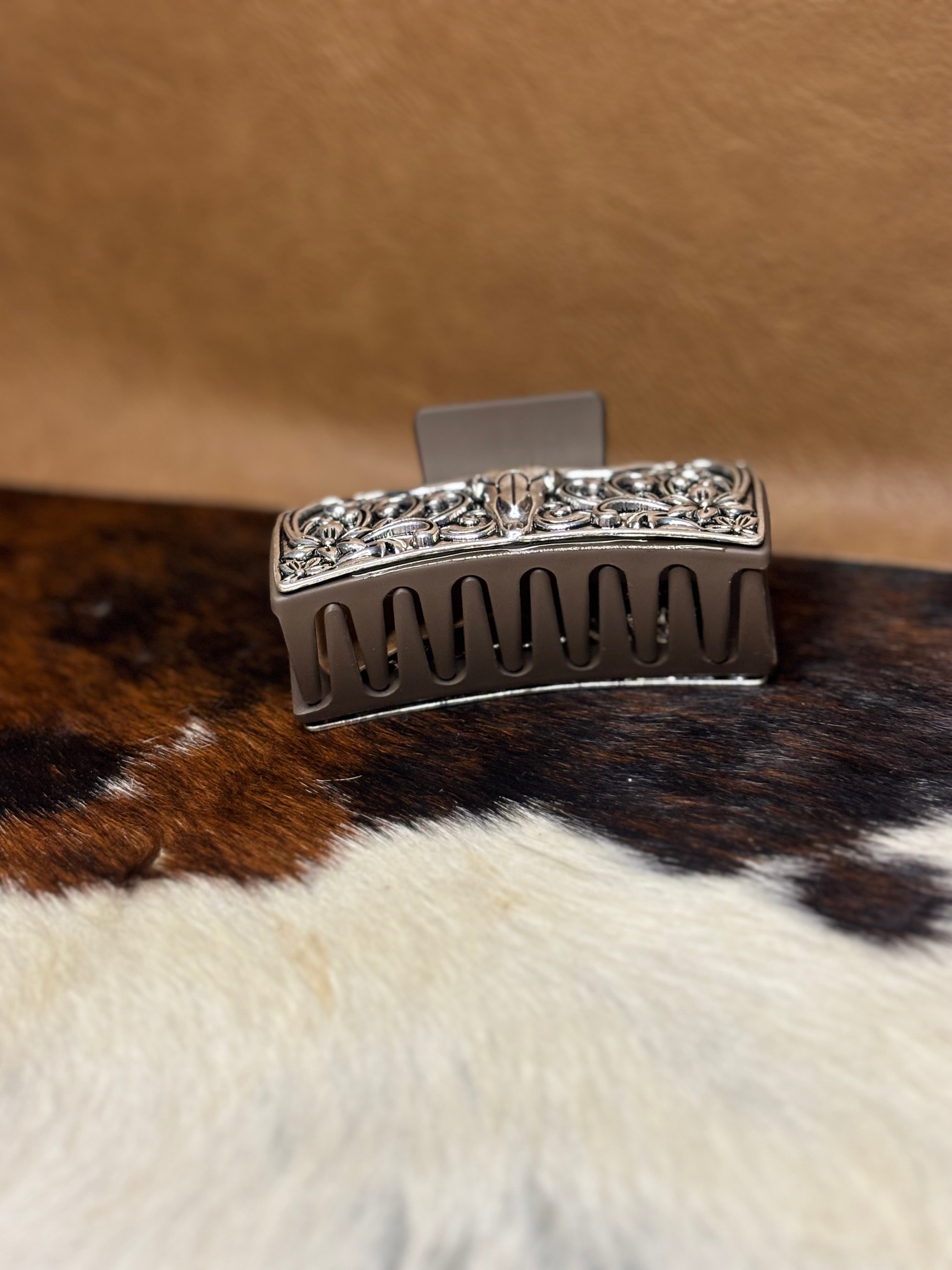 Silver longhorn, brown hair clip￼