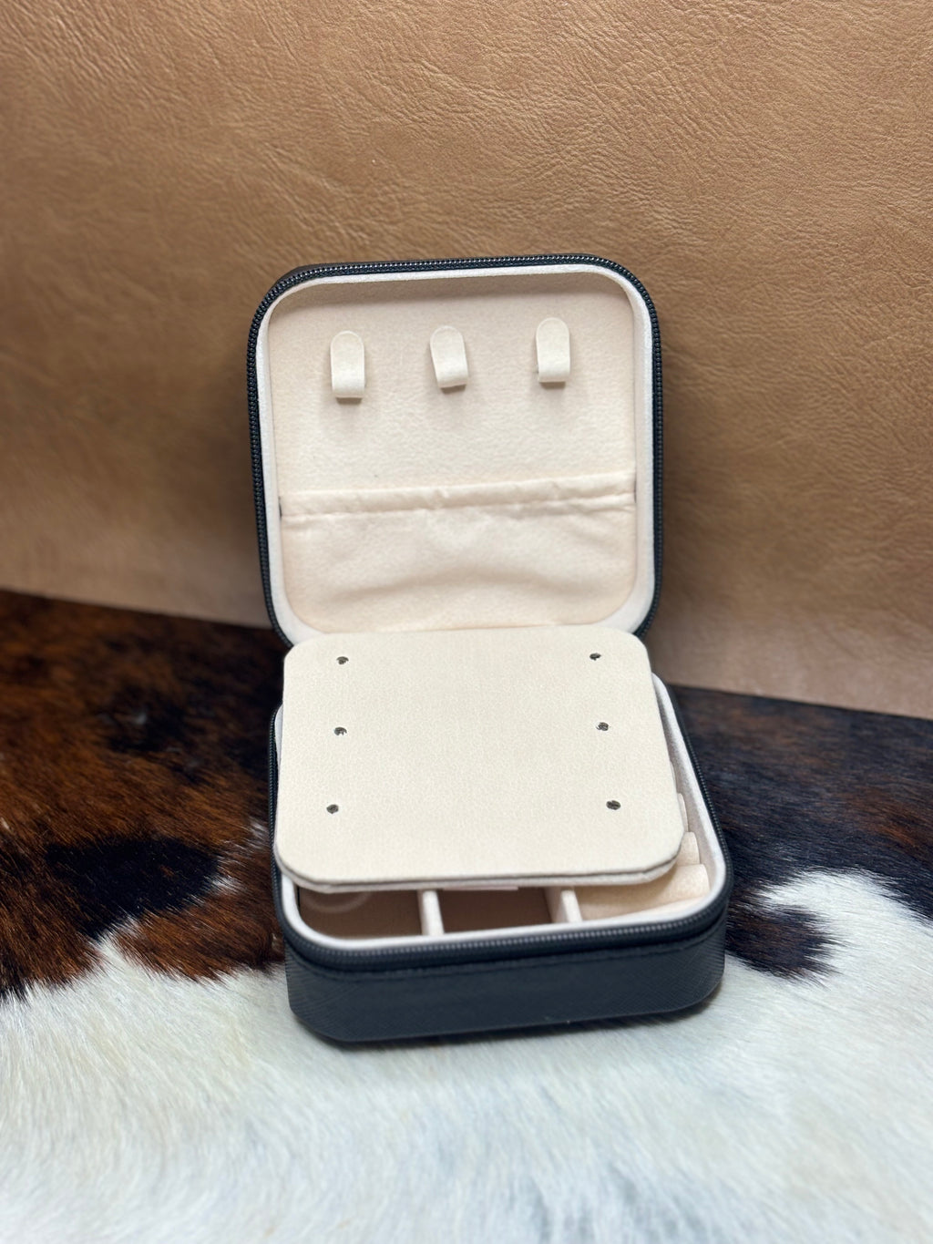 Silver longhorn jewelry  travel case